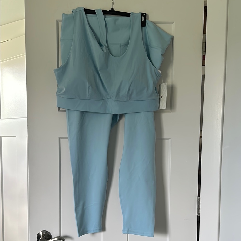 Fabletics 4X set - Bra top and leggings